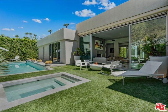Los Robles Drive, Palm Springs, California 92262