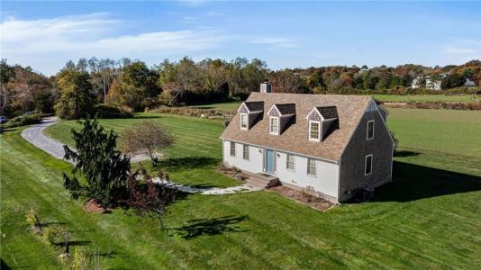 62 Howland Avenue, Middletown, Rhode Island 02842, USA