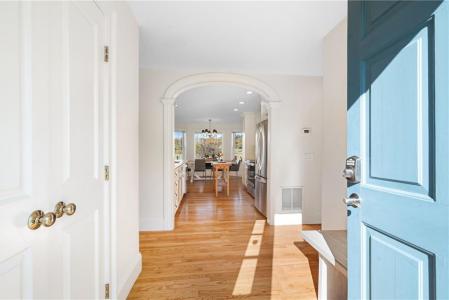 62 Howland Avenue, Middletown, Rhode Island 02842, USA