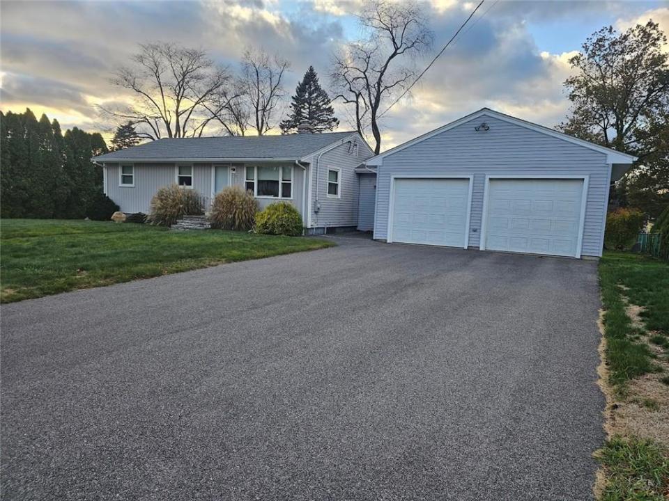 75 Buckwheat Avenue, Portsmouth, Rhode Island 02871, USA