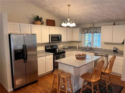 2 Fairlawn Way, Lincoln, Rhode Island 02865, USA