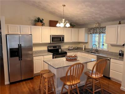 2 Fairlawn Way, Lincoln, Rhode Island 02865, USA