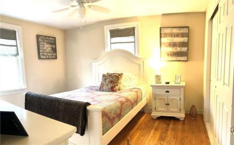 58 Vale Avenue, Cranston, Rhode Island 02910, HOA KỲ