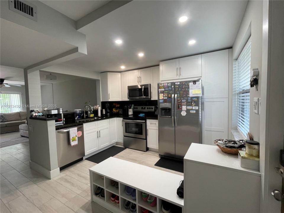 1290 S Military Trl 411, Deerfield Beach, Florida 33442, Stati Uniti