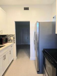 3621 SW 47th Ave, West Park, Florida 33023, USA