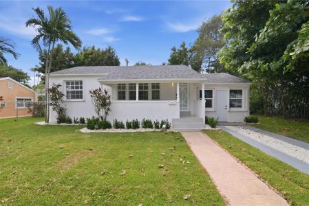 560 NE 110th Ter, Miami, Florida 33161, USA