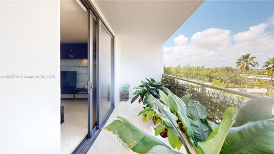 2500 PARKVIEW DR 507, Hallandale Beach, Florida 33009, USA