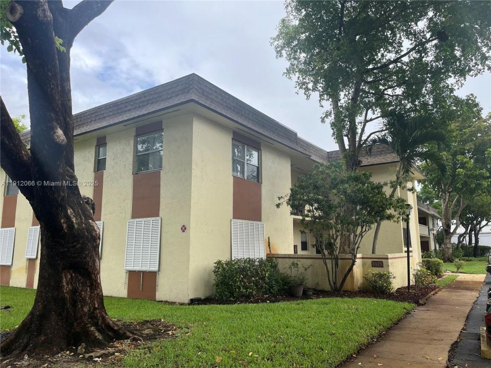 5525 N Lakewood Cir N 223, Margate, Flórida 33063, Estados Unidos