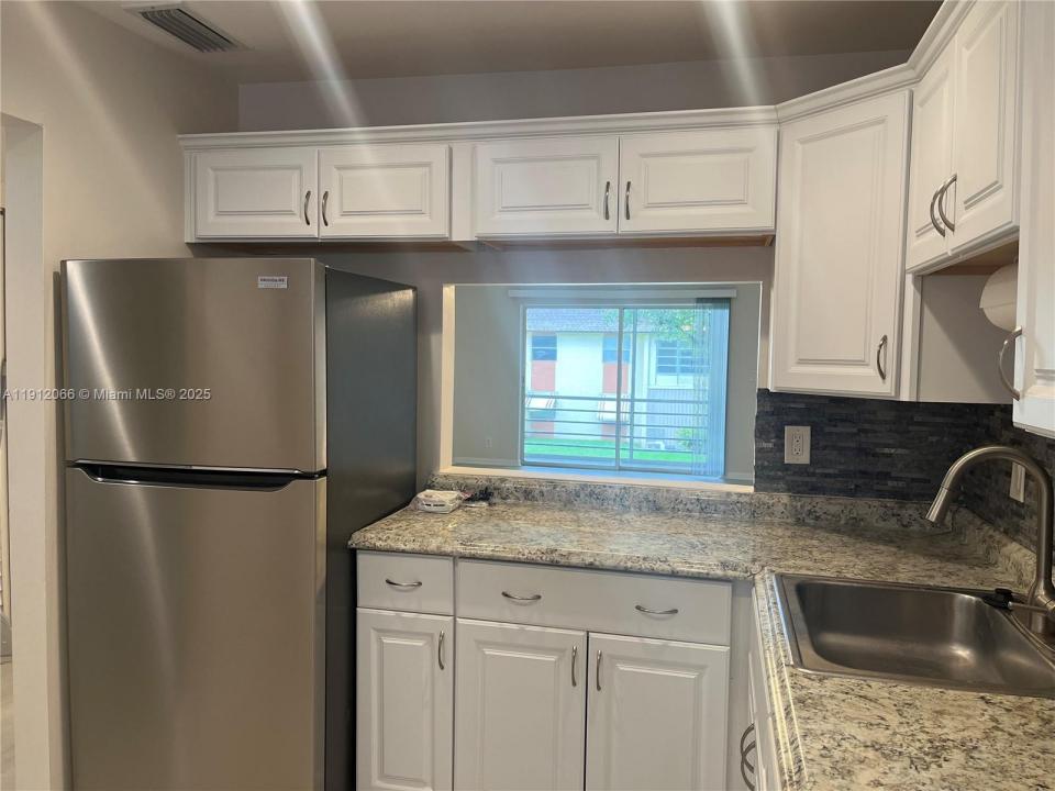 5525 N Lakewood Cir N 223, Margate, Flórida 33063, Estados Unidos