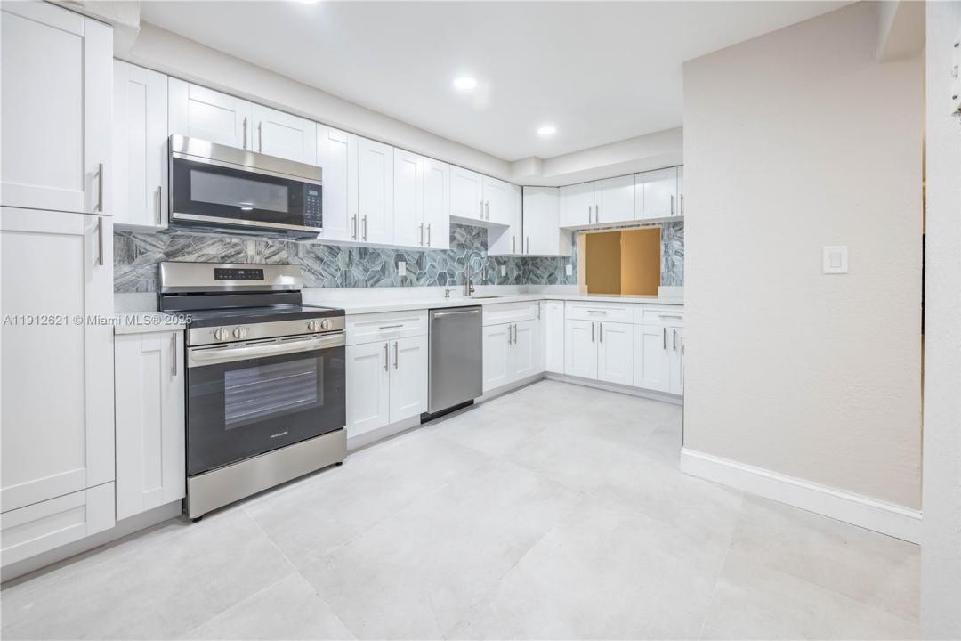 6563 Racquet Club Dr 124, Lauderhill, Floryda 33319, USA