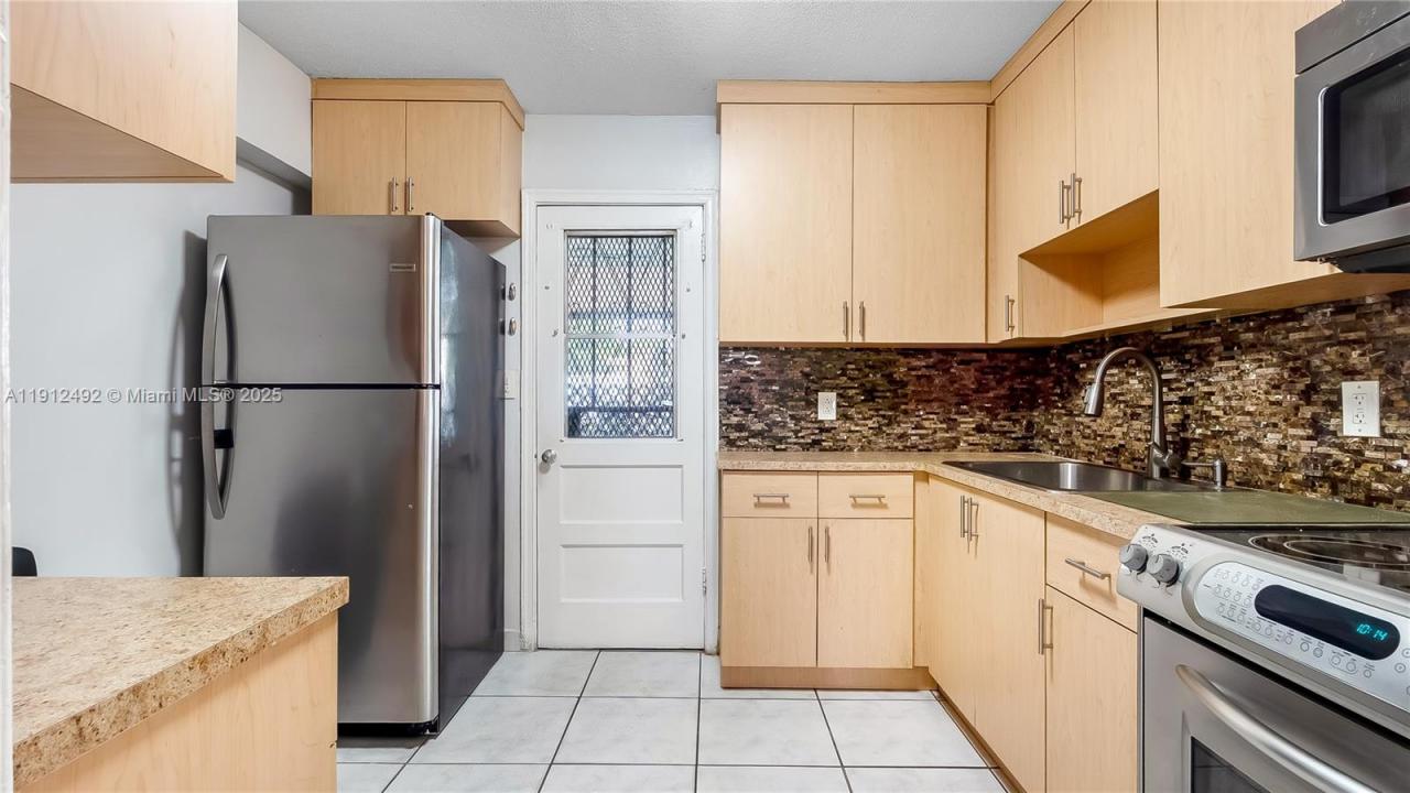 305 Opa Locka Blvd, North Miami, フロリダ 33168, アメリカ合衆国