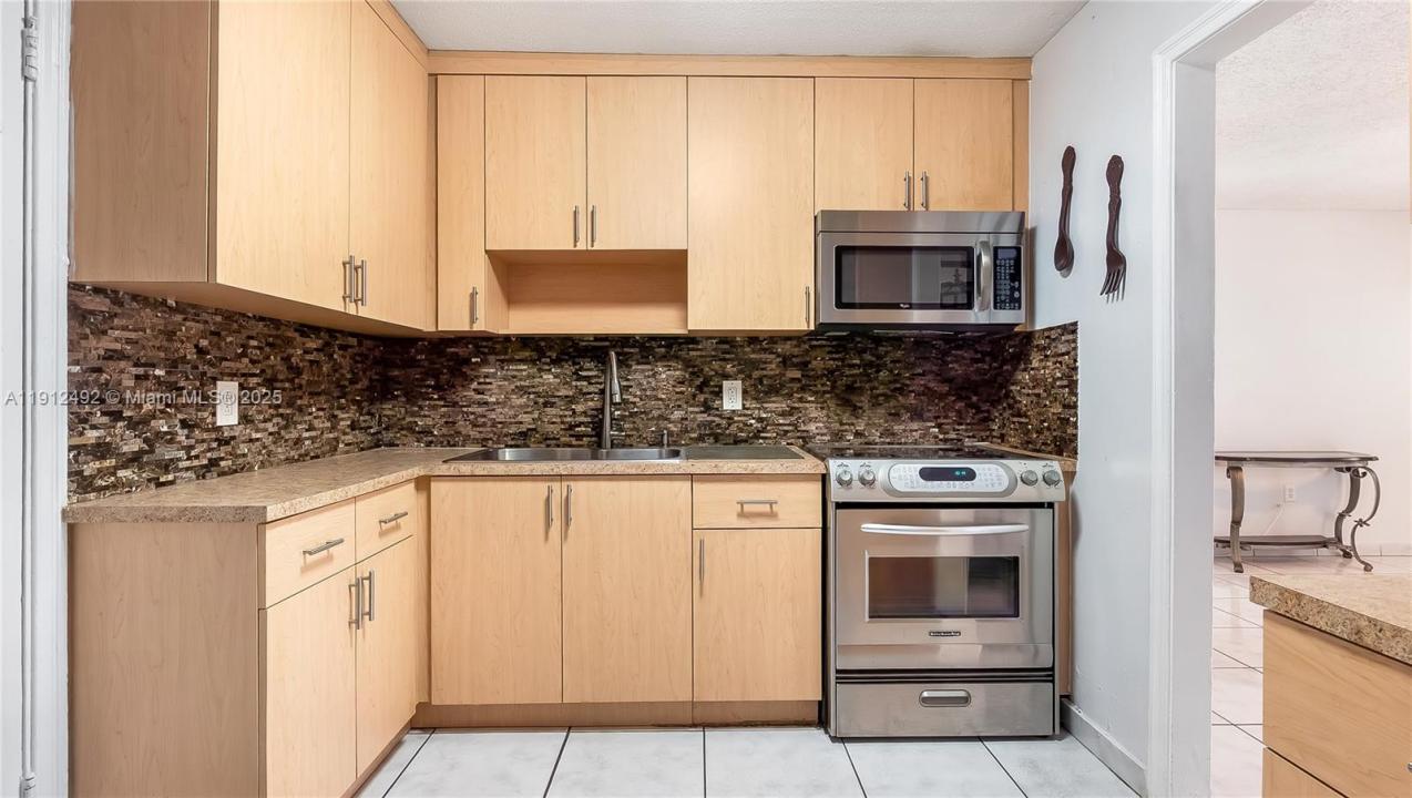 305 Opa Locka Blvd, North Miami, フロリダ 33168, アメリカ合衆国