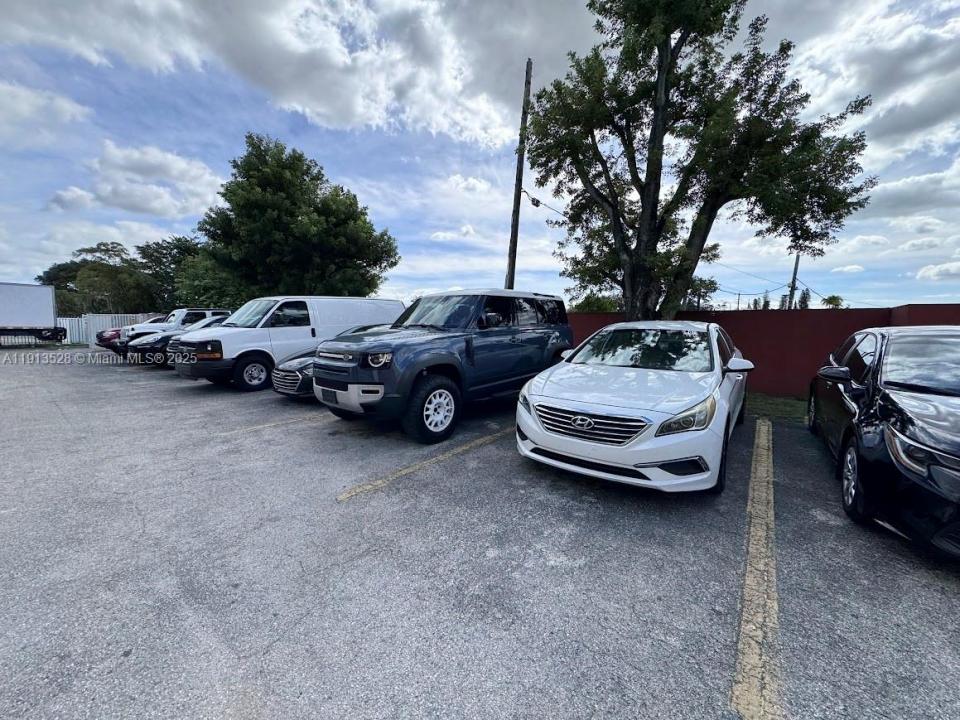 7400 NW 7th St, Miami, Florida 33126