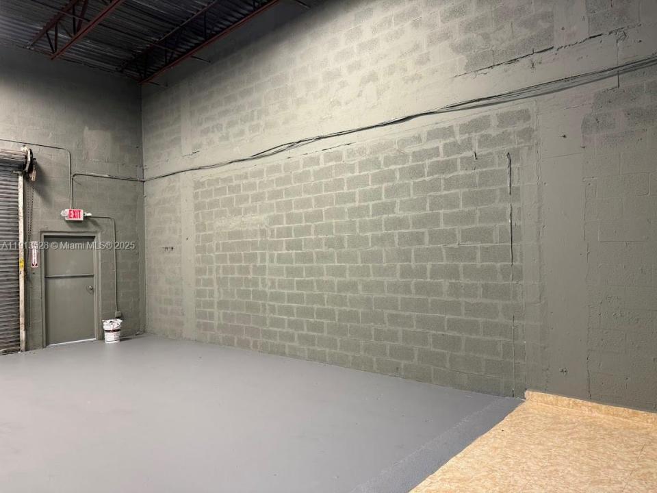 7400 NW 7th St, Miami, Florida 33126