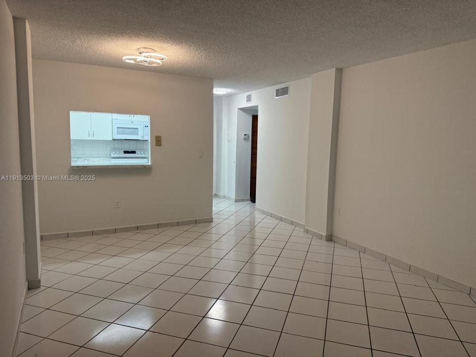 1800 NW 24th Ave 420, Miami, פלורידה 33125, ארצות הברית של אמריקה