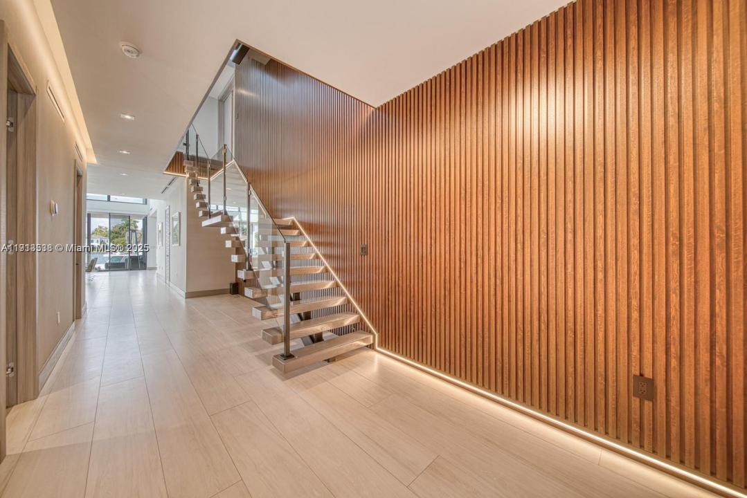 7520 W Treasure Dr, North Bay Village, Florida 33141, Estados Unidos