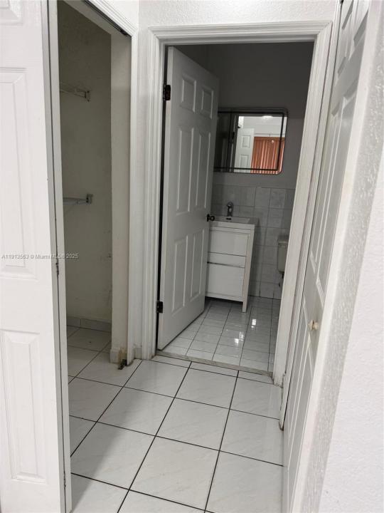 6985 W 29th Ave 206, Hialeah, Floryda 33018, USA