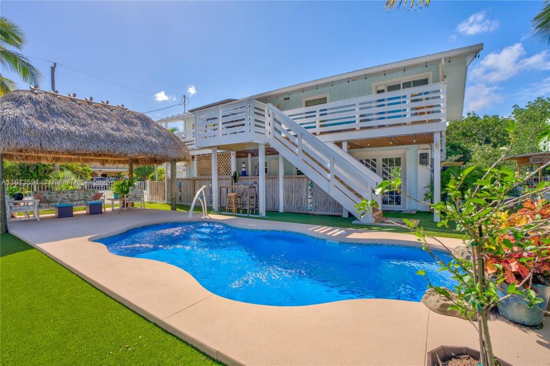 29039 Cedar Dr, Big Pine, Florida 33043