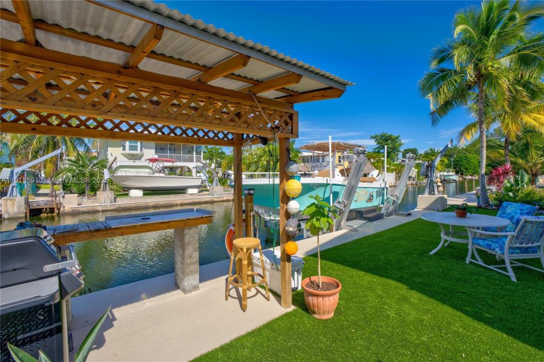 29039 Cedar Dr, Big Pine, Florida 33043