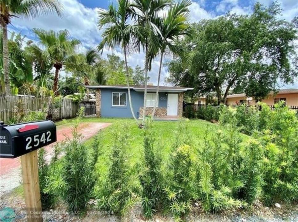 2540 NE 181st St, North Miami Beach, Florida 33160, USA