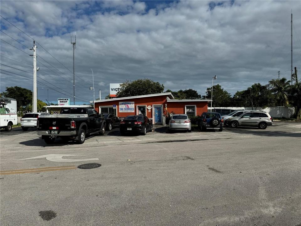 5720 W Hallandale Beach Blvd, West Park, Florida 33023, Estados Unidos