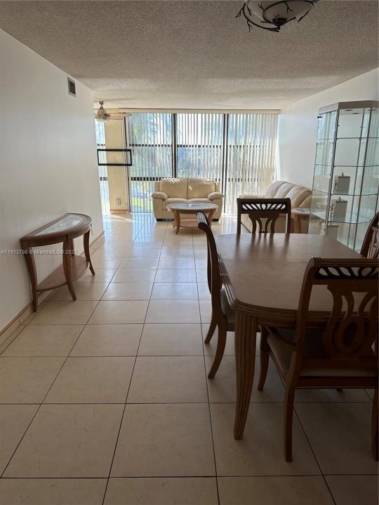 1000 NE Parkview Dr 325, Hallandale Beach, Florida 33009, HOA KỲ