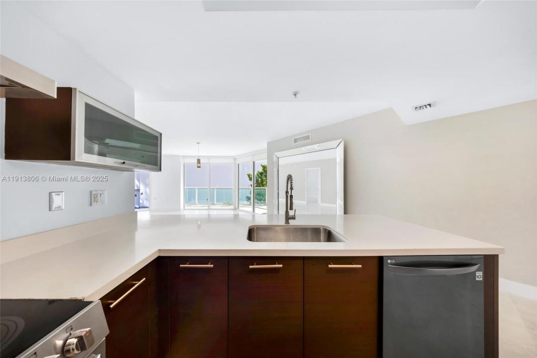 150 Sunny Isles Blvd 1-601, Sunny Isles Beach, Флорида 33160, Соединенные Штаты