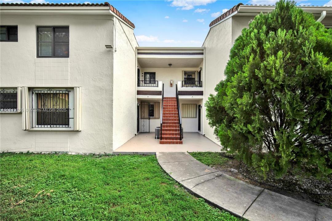 10857 NW 7th St 24-17, Miami, Florida 33172