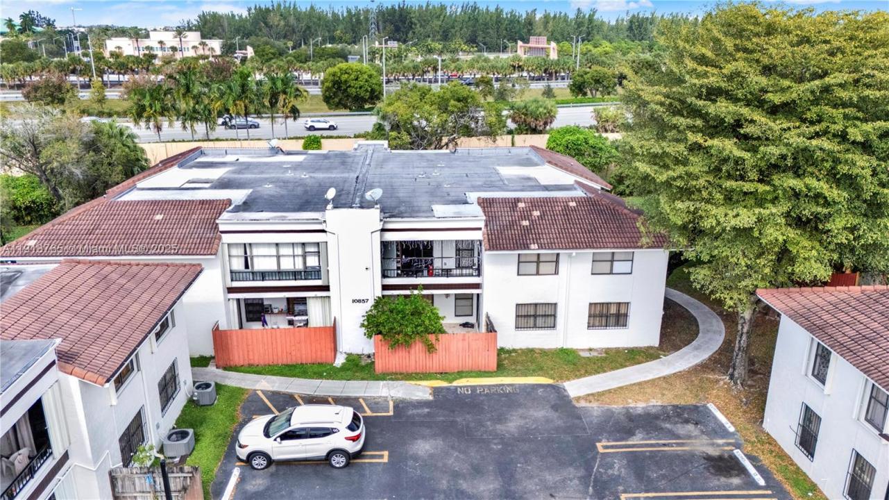 10857 NW 7th St 24-17, Miami, Florida 33172