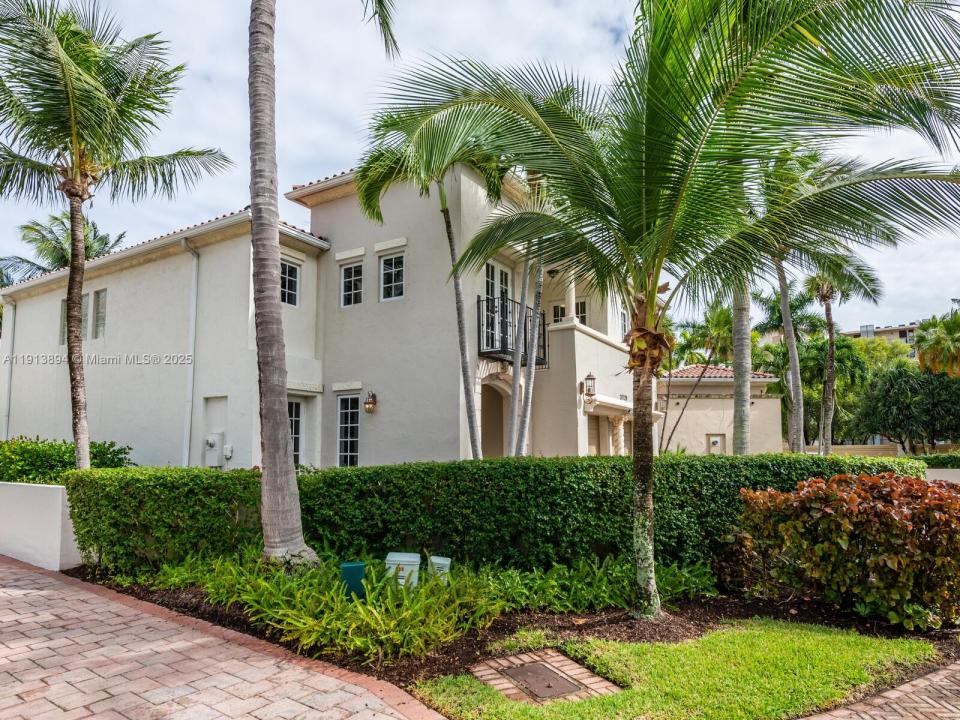 20729 NE 32nd Ave, Aventura, 佛羅里達州 33180, 美國