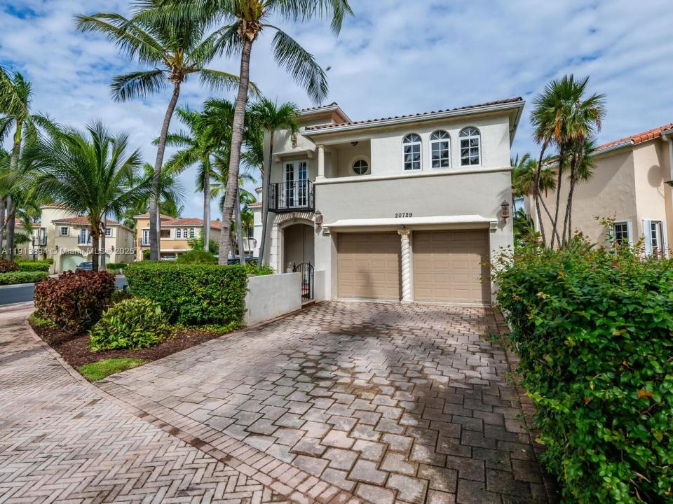 20729 NE 32nd Ave, Aventura, 佛羅里達州 33180, 美國