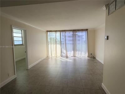 3703 NE 166th St 910, North Miami Beach, Florida 33160, USA