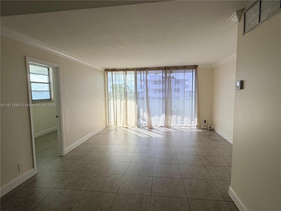 3703 NE 166th St 910, North Miami Beach, 佛罗里达州 33160, 美国