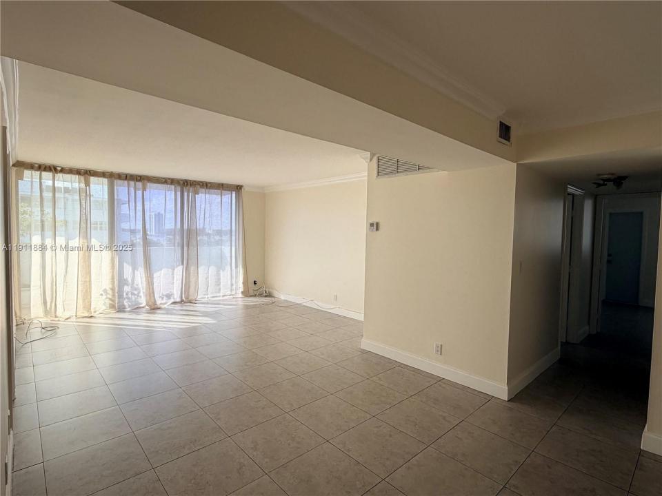 3703 NE 166th St 910, North Miami Beach, 佛罗里达州 33160, 美国