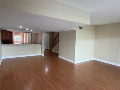 3745 NE 171st St 40, North Miami Beach, Florida 33160, USA