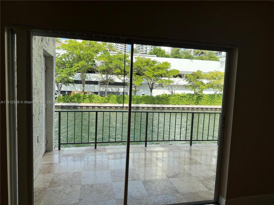 3745 NE 171st St 40, North Miami Beach, 佛罗里达州 33160, 美国