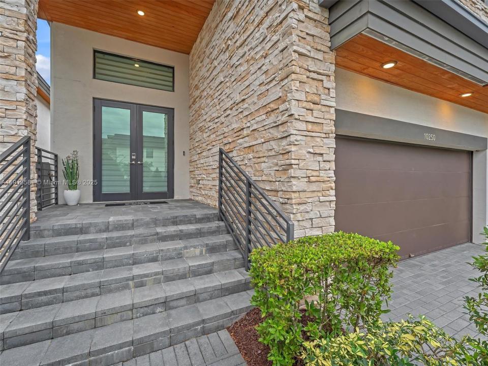 10250 NW 76th Ter ., Doral, Florida 33178, Stati Uniti