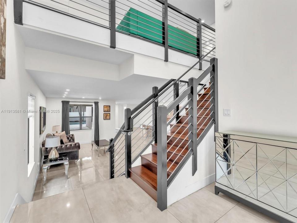 10250 NW 76th Ter ., Doral, Florida 33178, Stati Uniti