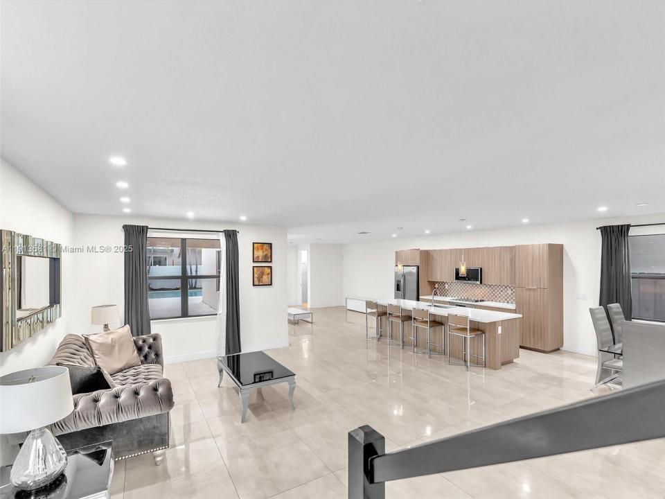 10250 NW 76th Ter ., Doral, Florida 33178, Stati Uniti