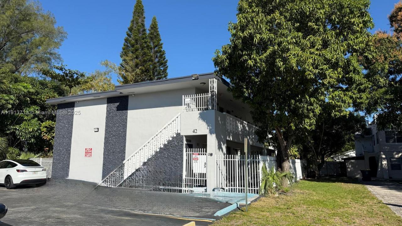 42 SW 14th St 103, Dania Beach, 佛罗里达州 33004, 美国