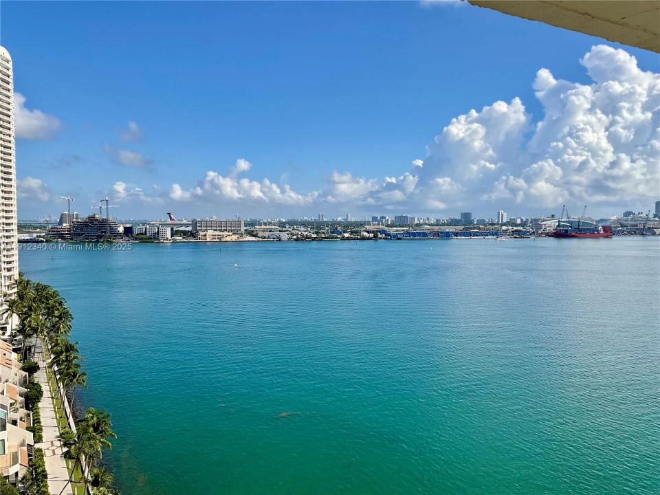 770 Claughton Island Dr 1715, Miami, Florida 33131