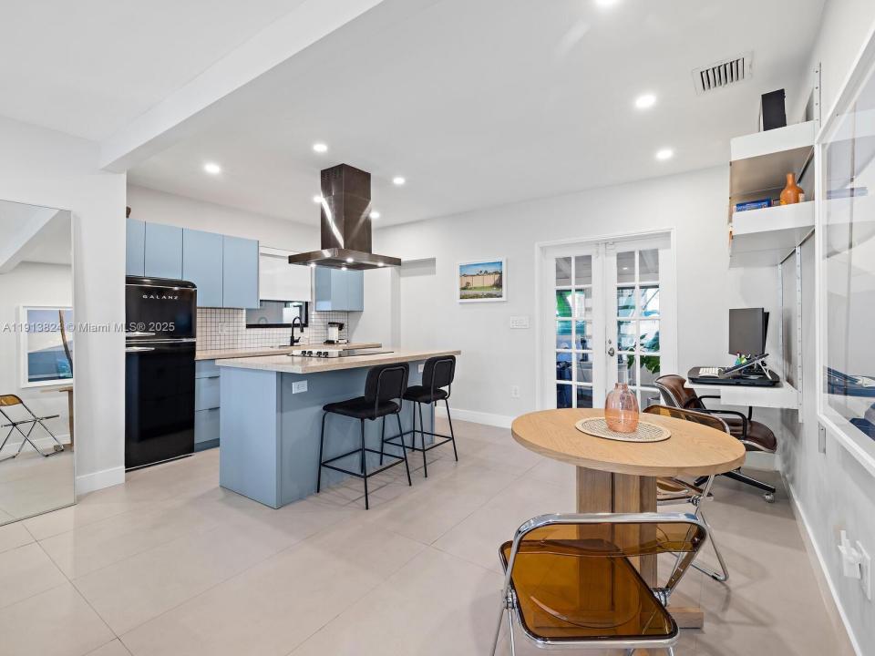 1009 NW 11th Ct, Miami, Florida 33136, HOA KỲ