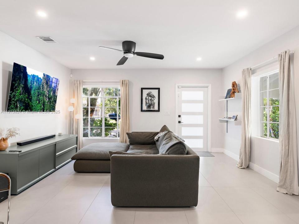 1009 NW 11th Ct, Miami, Florida 33136, HOA KỲ