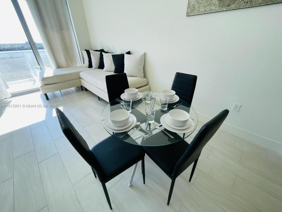 2000 Metropica Way 605, Sunrise, Флорида 33323, Соединенные Штаты