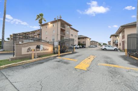 8851 NW 119th St 2103-2, Hialeah Gardens, Florida 33018
