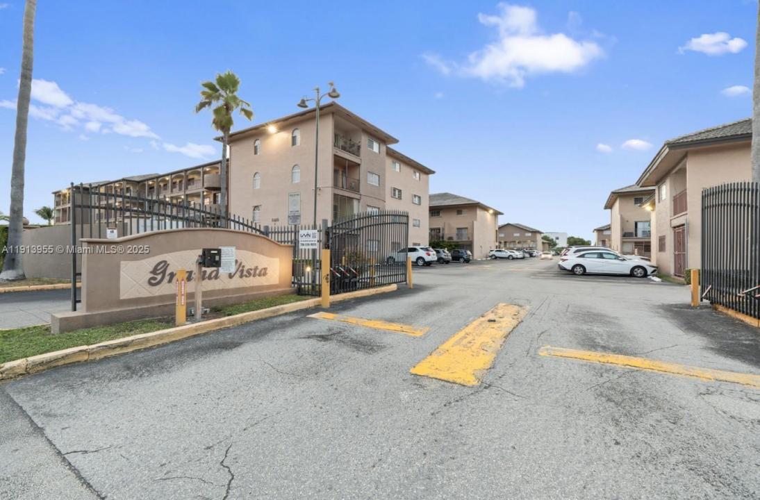 8851 NW 119th St 2103-2, Hialeah Gardens, Florida 33018