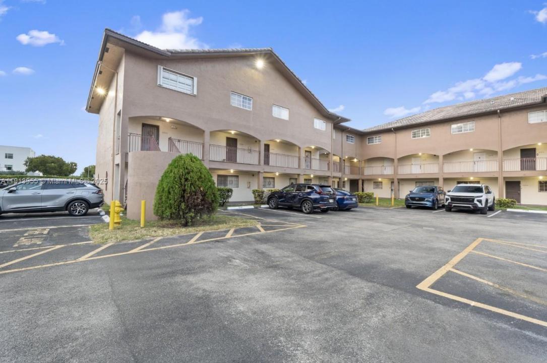 8851 NW 119th St 2103-2, Hialeah Gardens, Florida 33018