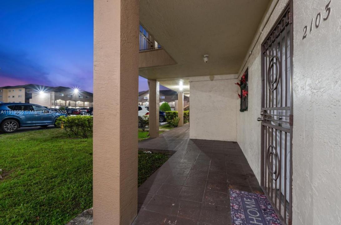 8851 NW 119th St 2103-2, Hialeah Gardens, Florida 33018