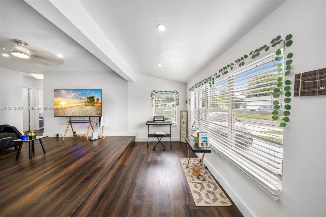 600 SW 10th St, Hallandale Beach, Floryda 33009, USA