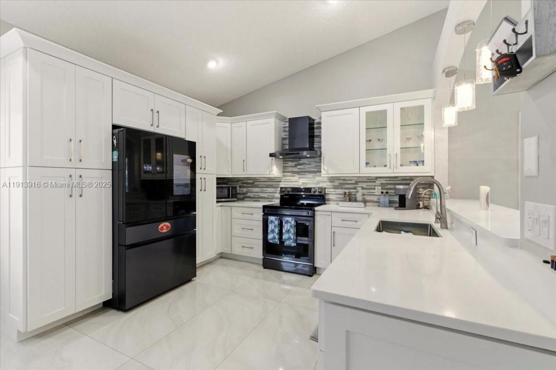 9353 Cove Point Cir, Boynton Beach, Florida 33472